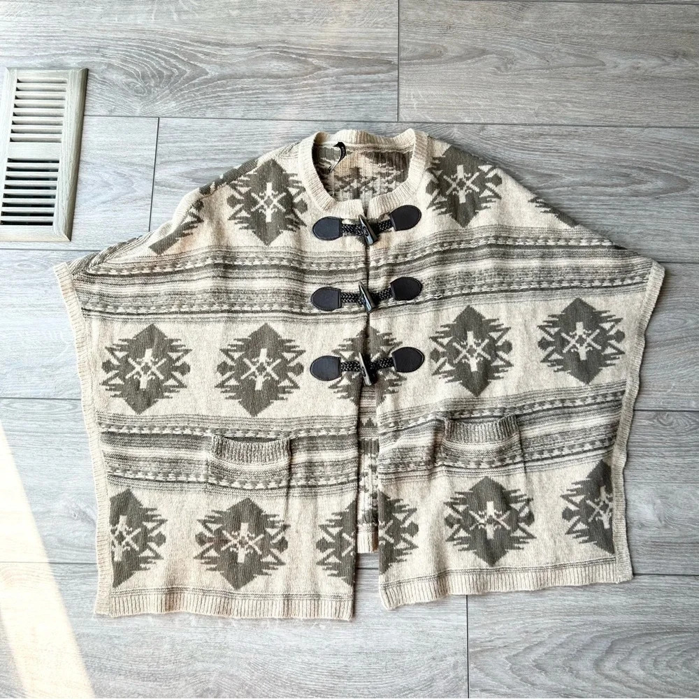 Kerisma Pure Lambswool  Aztec Poncho - Picture 4 of 12